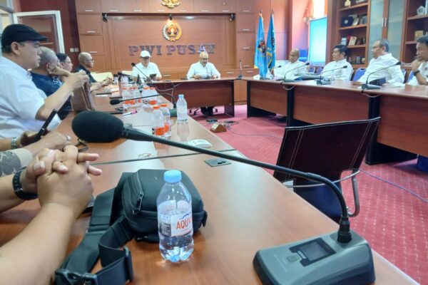 PWI Pusat Prihatin Pencabutan Kartu Liputan Istana Wartawan CNN Indonesia