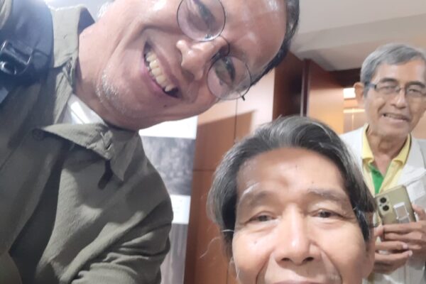 Penghargaan untuk Martin Aleida dan Mama-Mama Papua